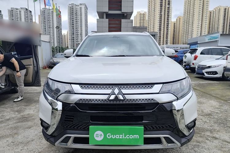 Used Mitsubishi Outlander 2019 2.4L 4x4 Zhi Xiang Edition 7 Seats China VI Standard
