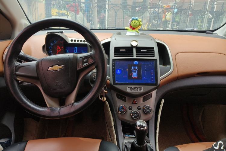 Used Chevrolet Aveo Sonic 2011 Sedan 1.4L MT SL
