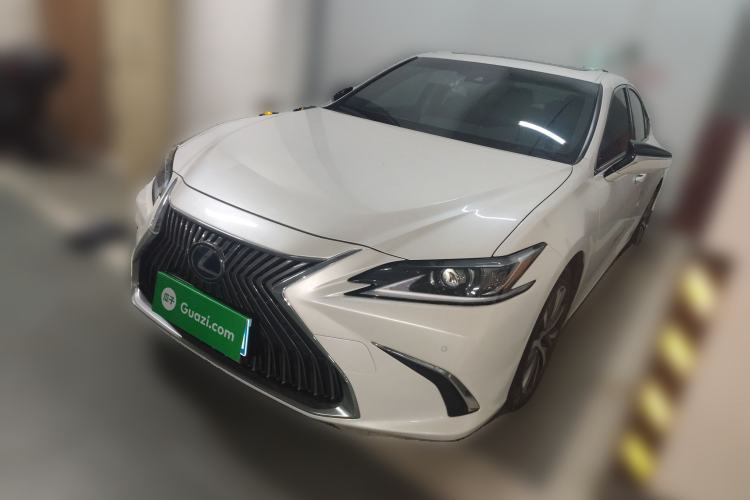 Used Lexus ES 2018 300h Premier Edition China VI Standard