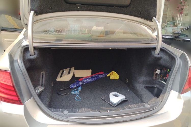 Used BMW 5 Series 2011 535Li Leading Model Trunk