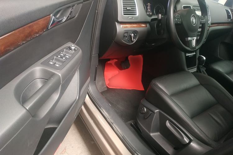 Used Volkswagen Sharan 2014 2.0 TSI Comfort Model
