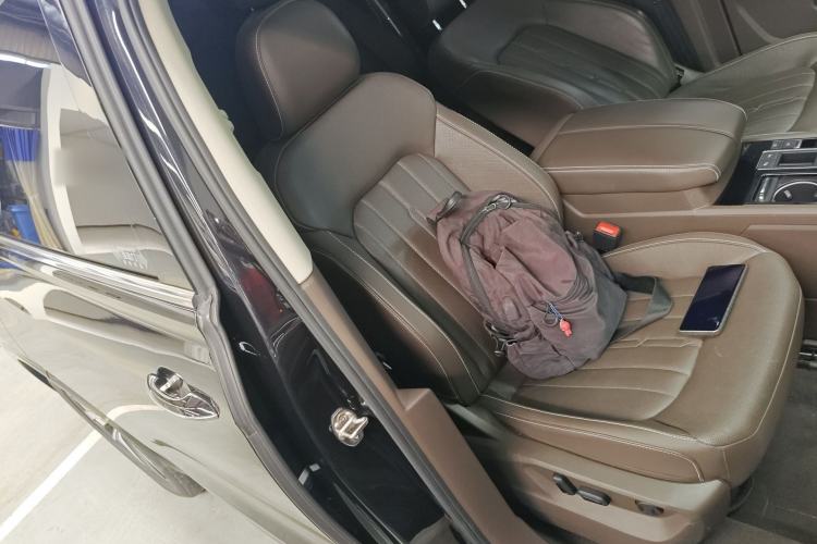 Used Volkswagen Viloran 2020 330TSI Luxury Edition Right Front Seat