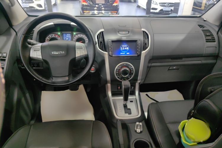 Used Isuzu mu-X 2015 2.5T Two-Wheel Drive Automatic Luxury Edition 7 Seats