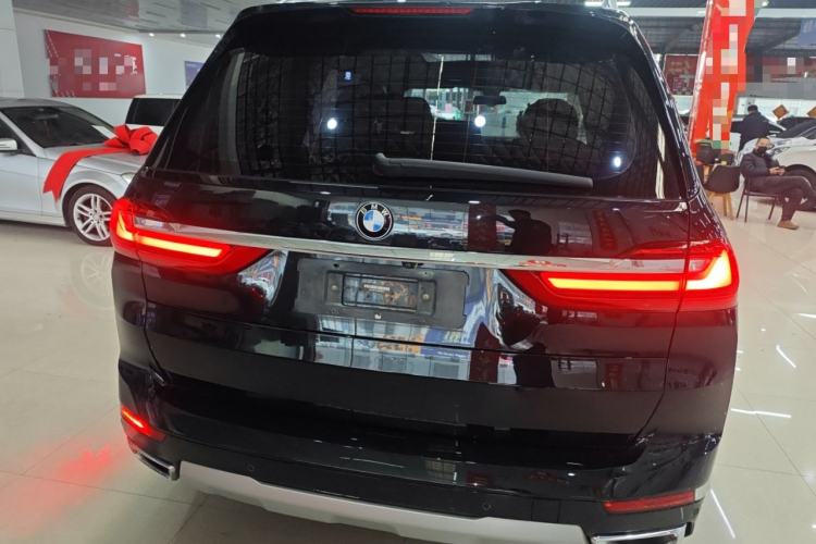 Used BMW X7 2021 xDrive40i Luxury Package with Leading Features
