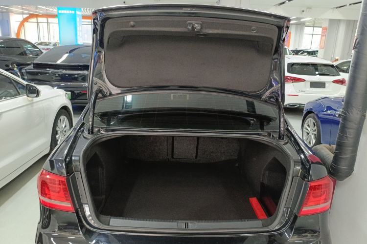 Used Volkswagen Magotan 2015 Facelift 1.8TSI Luxury Model Trunk