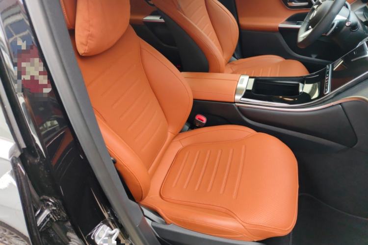 Used Mercedes-Benz GLC 2023 Facelift GLC 260 L 4MATIC Luxury Version 5 Seats Right Front Seat