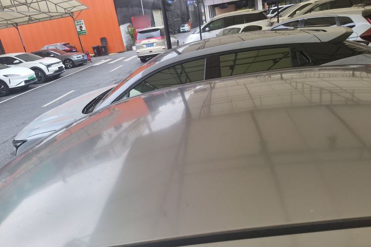 Used Venucia D50 2013 1.6L Automatic Fashion Edition Roof