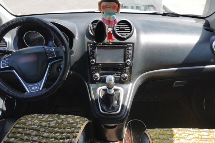 Used Haval H6 2013 Upgraded Model 1.5T Manual Two-Wheel Drive Elite Version Center Console