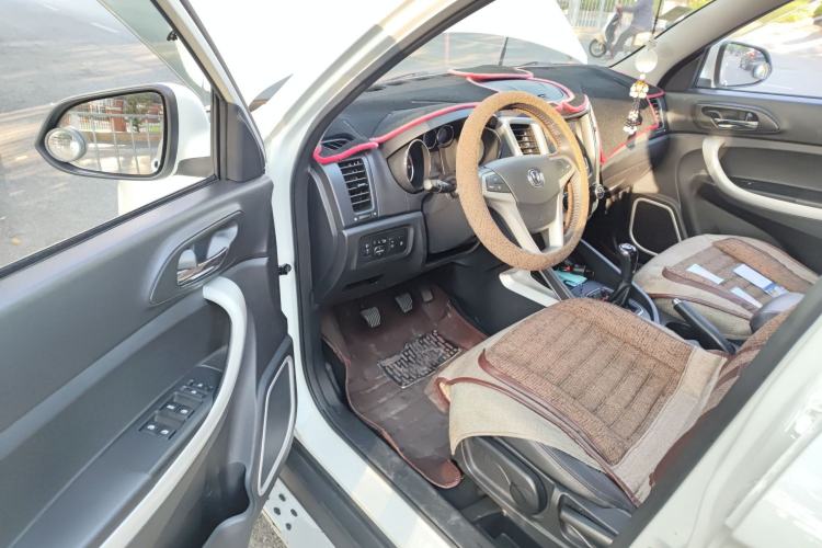 Used CHANGAN CS35 2016 1.6L Manual Luxury Model China V Standard