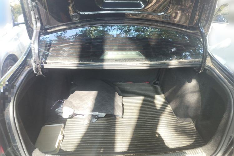 Used Volkswagen Lavida 2013 Revised Classic 1.6L Automatic Fashion Edition Trunk