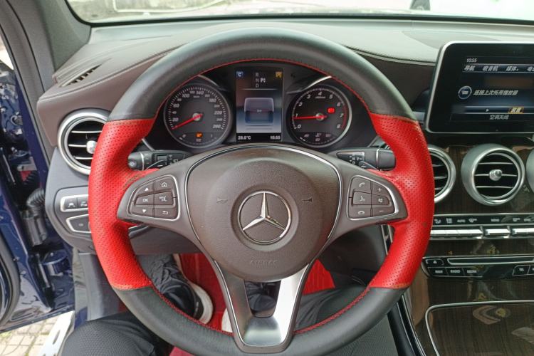 Used Mercedes-Benz GLC 2017 GLC 260 4MATIC Luxury Model Steering Wheel