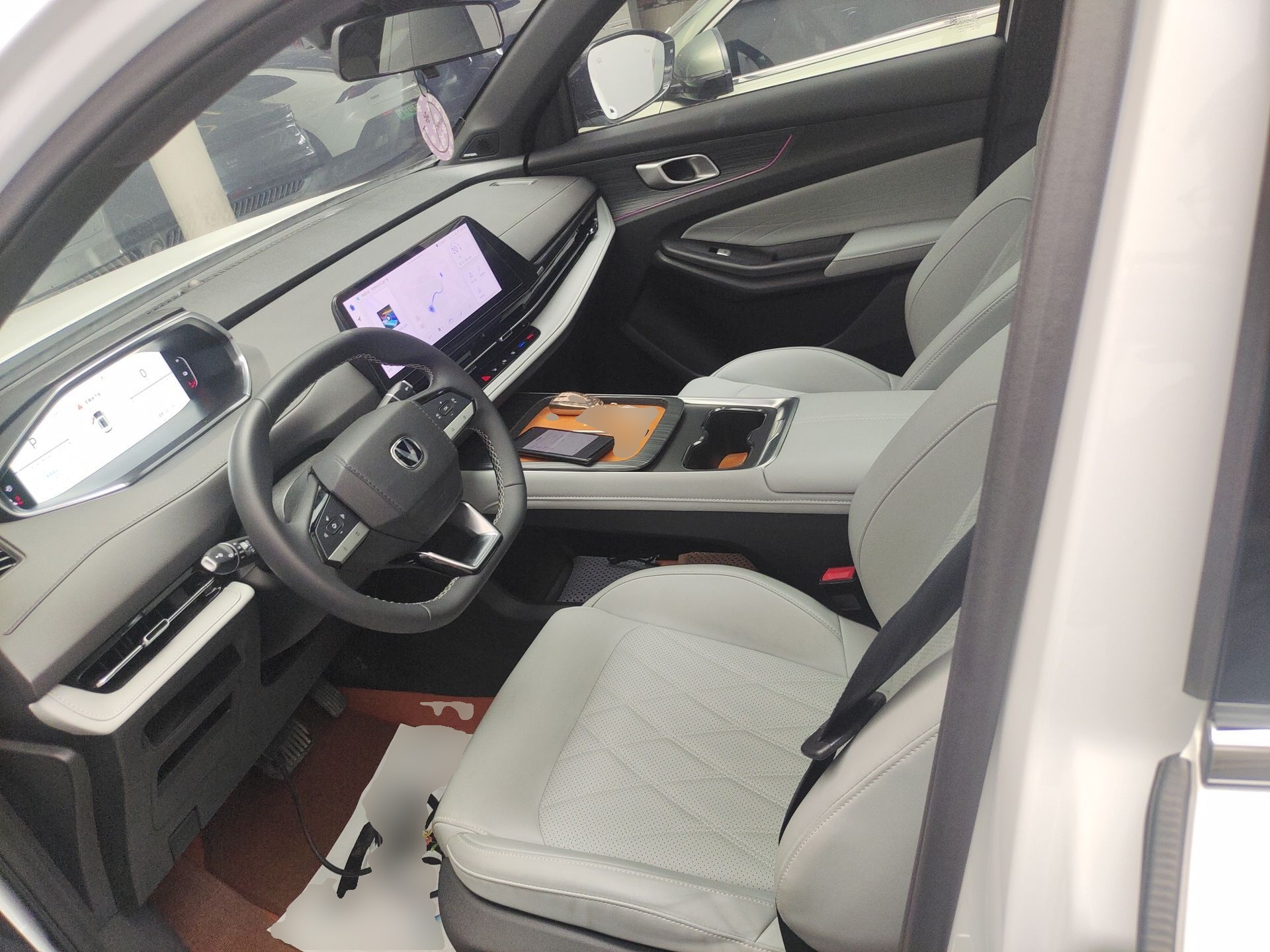 Переднее сиденье в автомобиле