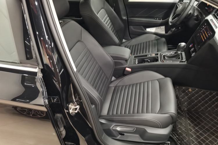 Used Volkswagen Magotan 2023 2 Million Units Limited-Edition 280TSI DSG Comfort Version Right Front Seat