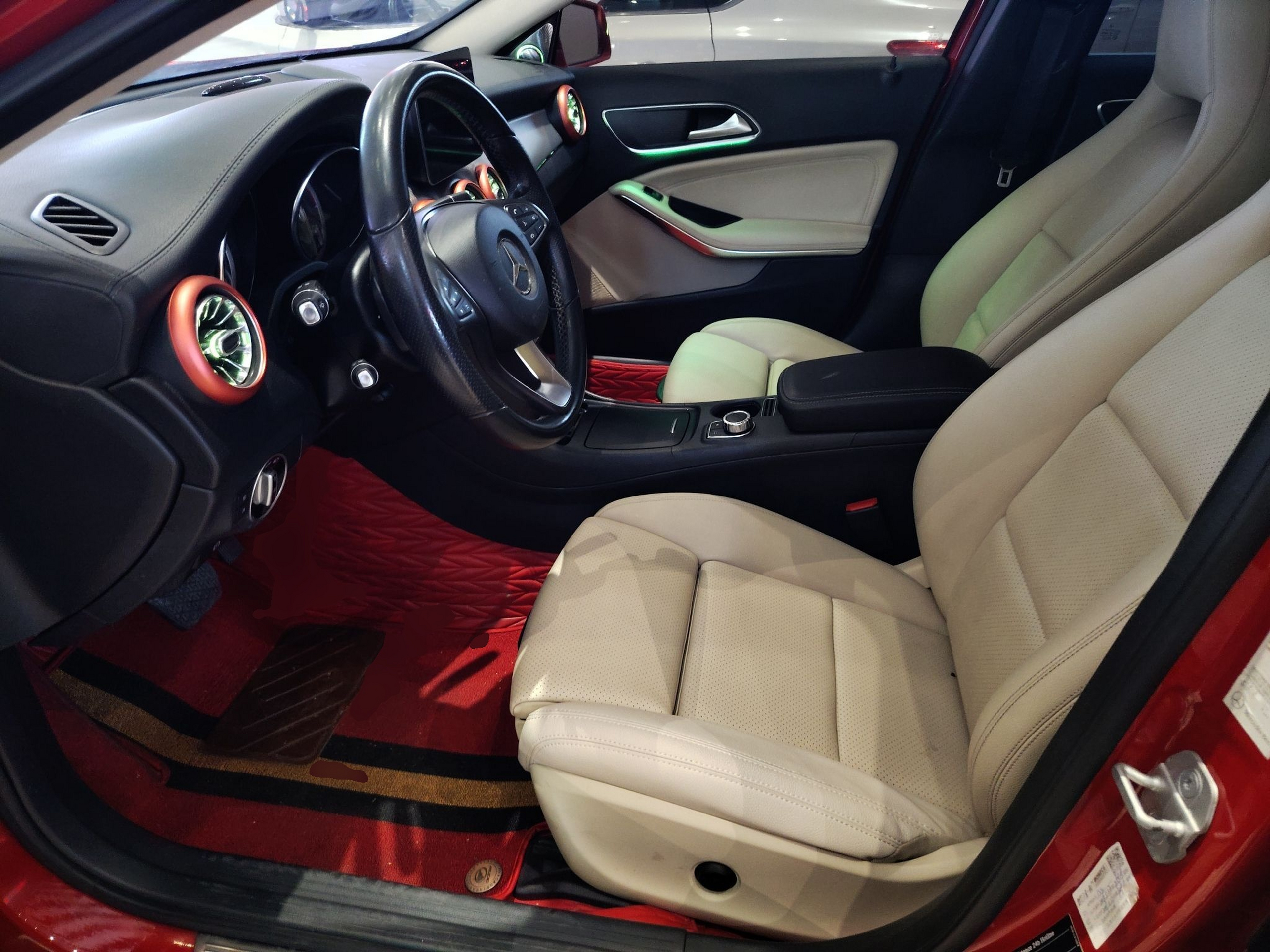 المقاعد الأمامية داخل السيارة