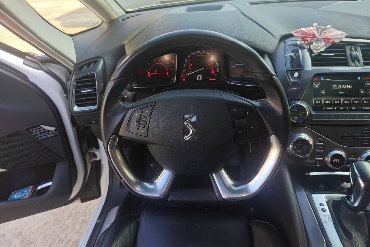 Used DS 5 2014 1.6T Luxury Edition THP160
