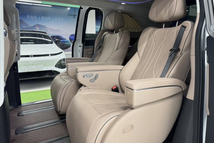 Used XPeng X9 2024 702 Ultra-Long Range Max
