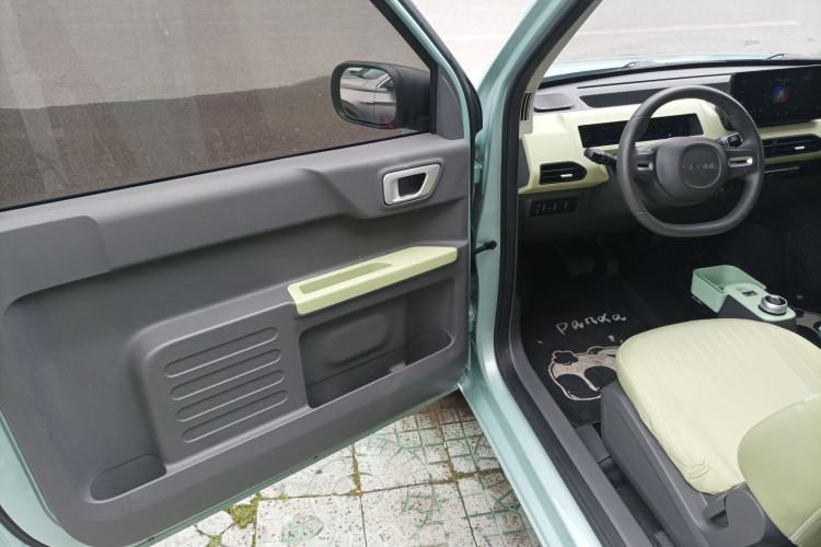 Used Geely Galaxy Panda 2023 Panda Mini 200km Endurance Bear Driver Seat