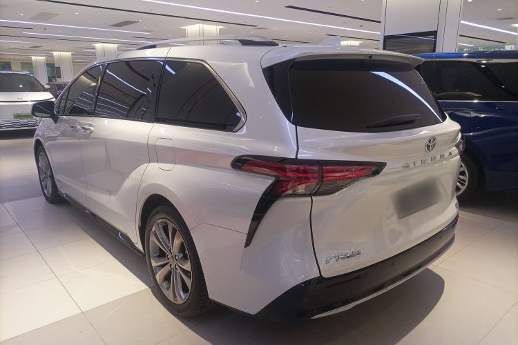 Used Toyota SIENNA 2021 2.5L Hybrid Premium Edition