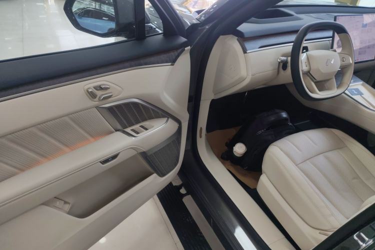 Used ONVO Luxeed L90 2025 Model—Ultra Six-Seater Version
