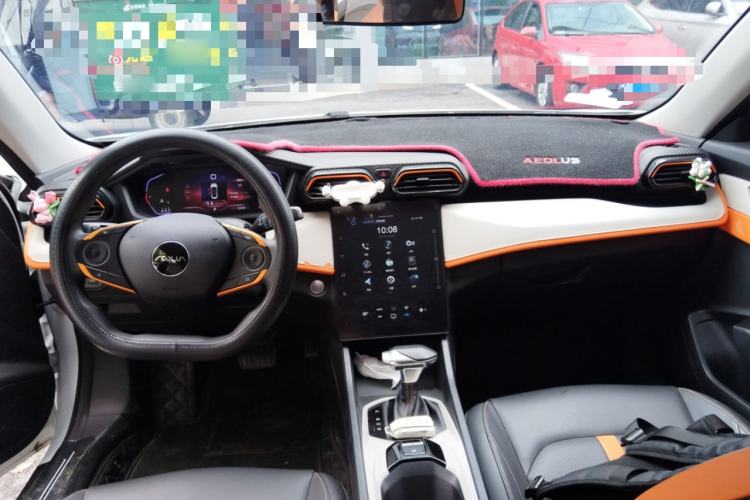 Used Dongfeng Aeolus Yixuan 2023 Mach Edition 1.5L Automatic Chasing Wind Version Center Console