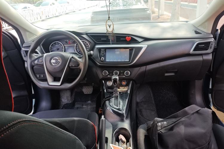 Used Nissan Lannia 2016 1.6L CVT Smart Cool Edition Center Console