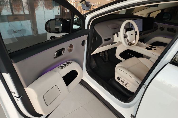 Used Li Auto Li Auto i8 2025 Model Standard Version
