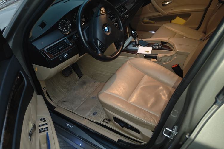 Used BMW 5 Series 2010 523Li Leading Model
