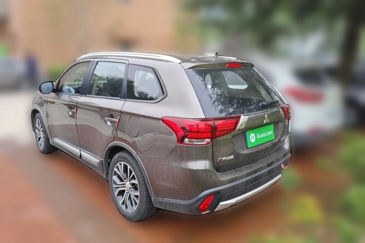 Used Mitsubishi Outlander 2017 2.0L Two-Wheel Drive Glory Edition 5 Seats Rear Left 45 Deg