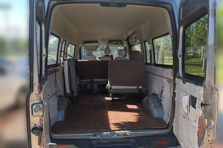 Used SAIC MAXUS Xintu V80 2017 2.5T 5-Speed Manual Aoyuntong National V Long Wheelbase Mid-Roof 6-10 Seater
