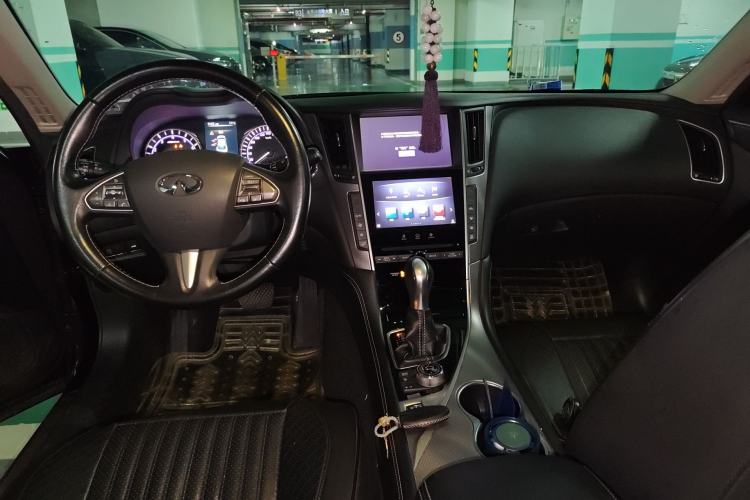 Used Infiniti Q50L 2015 2.0T Enjoyment Edition Center Console