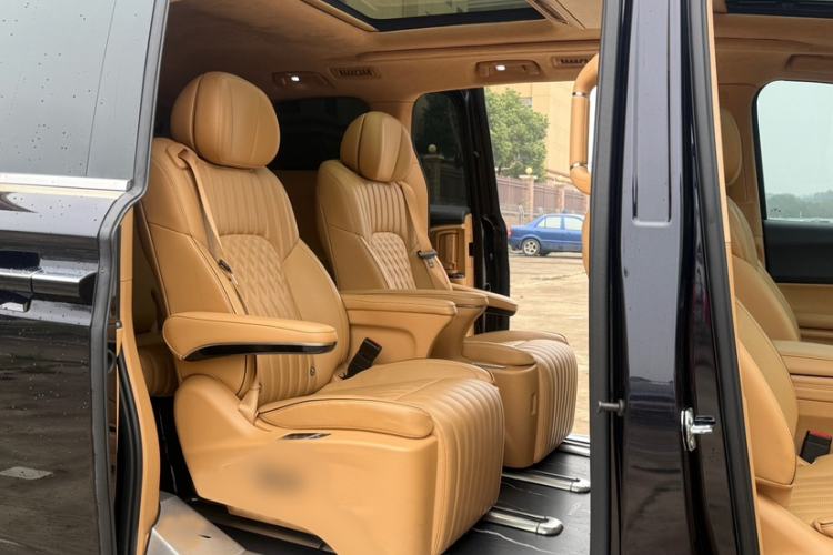 Used VOYAH Dream 2024 PHEV Ultra-Long Range Flagship Edition Interior 9