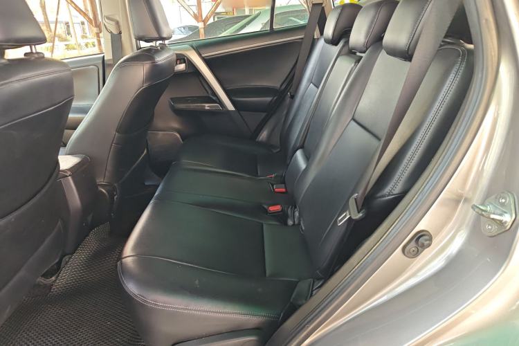 Used Toyota RAV4 2016 2.0L CVT Two-Wheel Drive Fashion Edition China V Standard