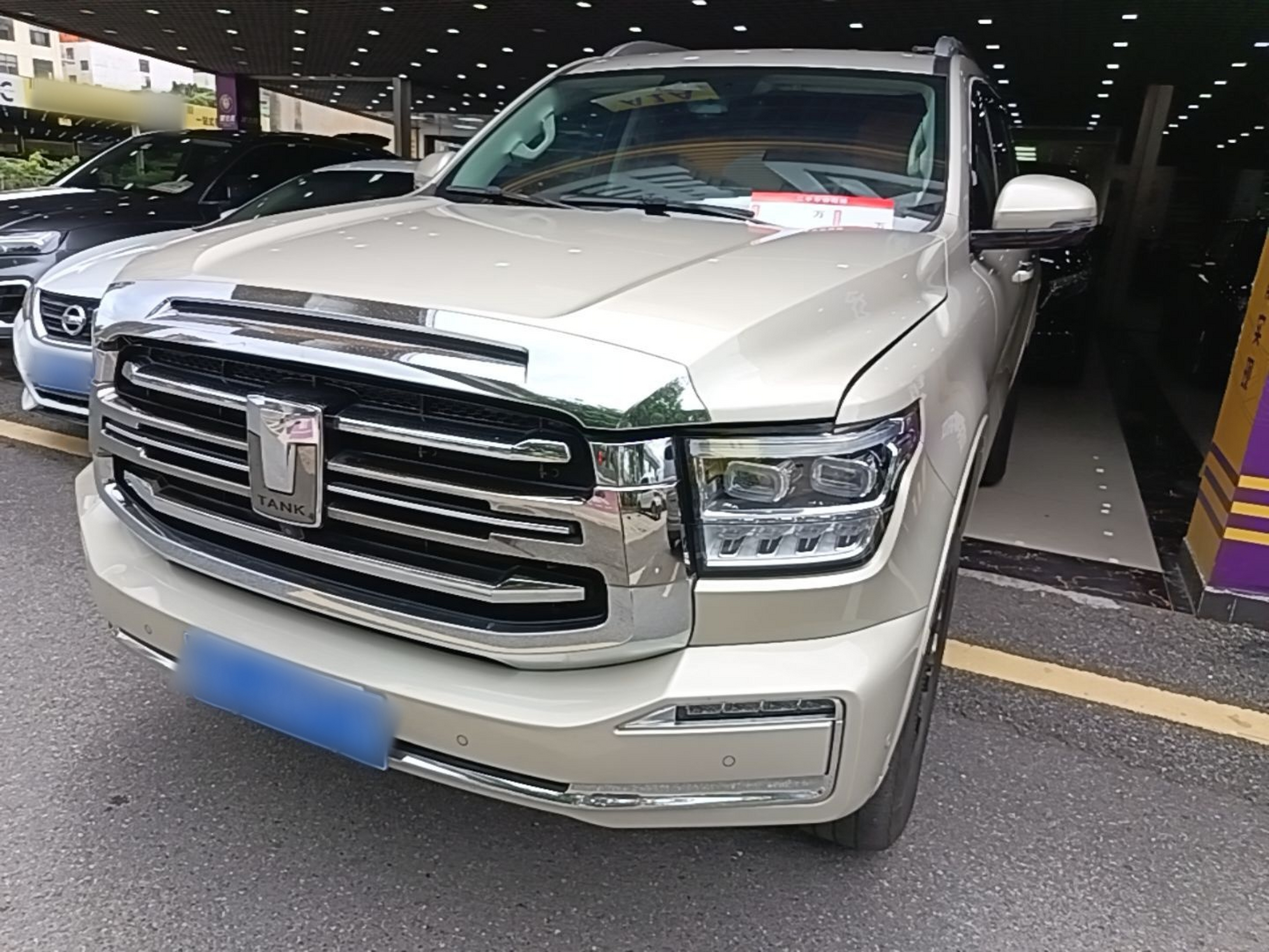 Под передней частью автомобиля