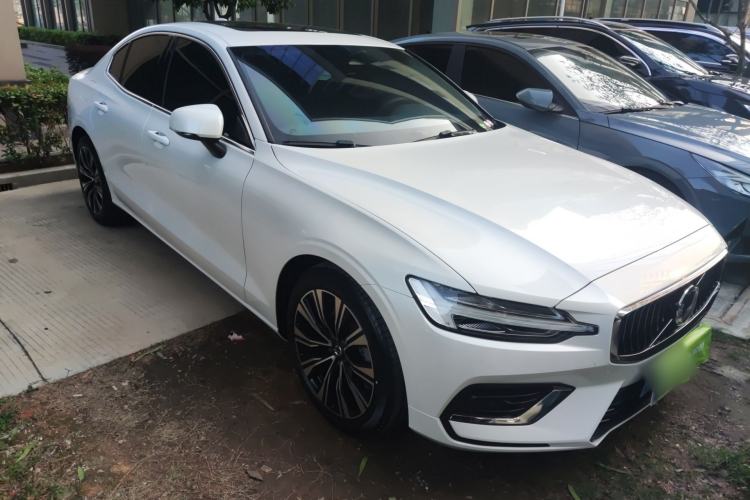 Used Volvo S60 2025 B4 Zhiyuan Luxury Edition
