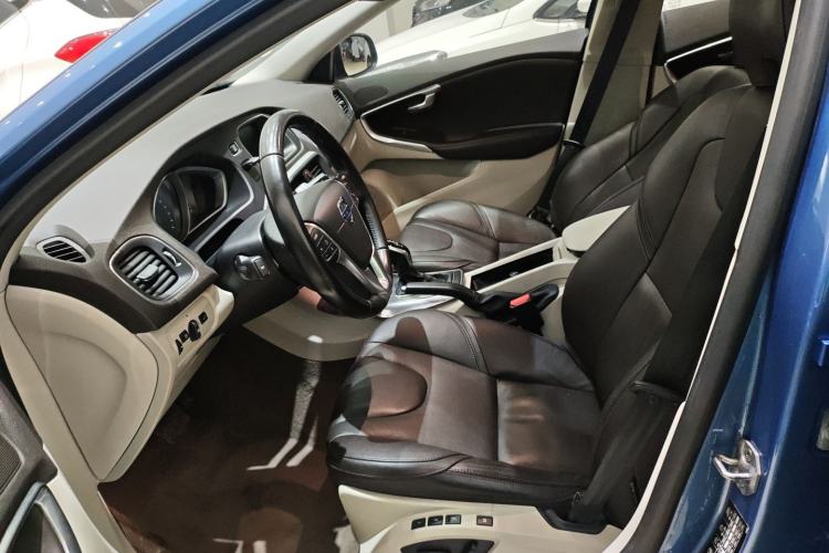 Used Volvo V40 2016 T3 Zhiyi Edition