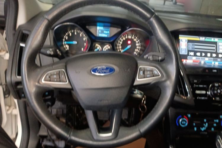 Used Ford Focus 2015 Hatchback EcoBoost 125 Automatic Supreme Style Edition