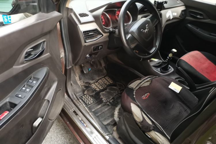 Used Wuling Hongguang 2019 1.5L S Standard Version China VI LAR
