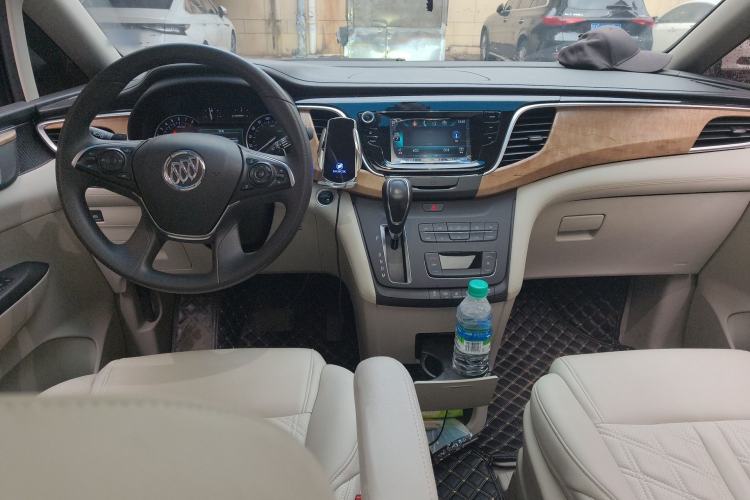 Used Buick GL8 2018 ES 28T Comfort Model China VI Standard Center Console