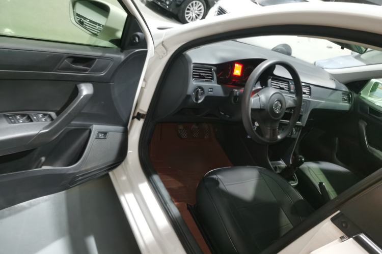 Used Volkswagen Santana 2015 1.6L Manual Fashion Edition