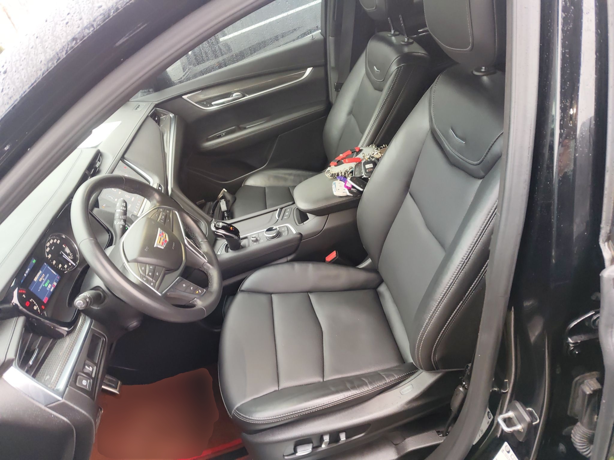 Переднее сиденье в автомобиле