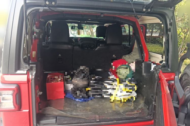 Used Jeep Wrangler 2018 2.0T Sahara Four-Door Edition Trunk