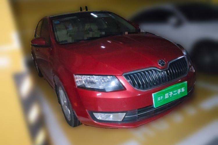 Used Skoda Octavia 2015 1.6L Automatic Yijun Edition Front Right 45 Deg