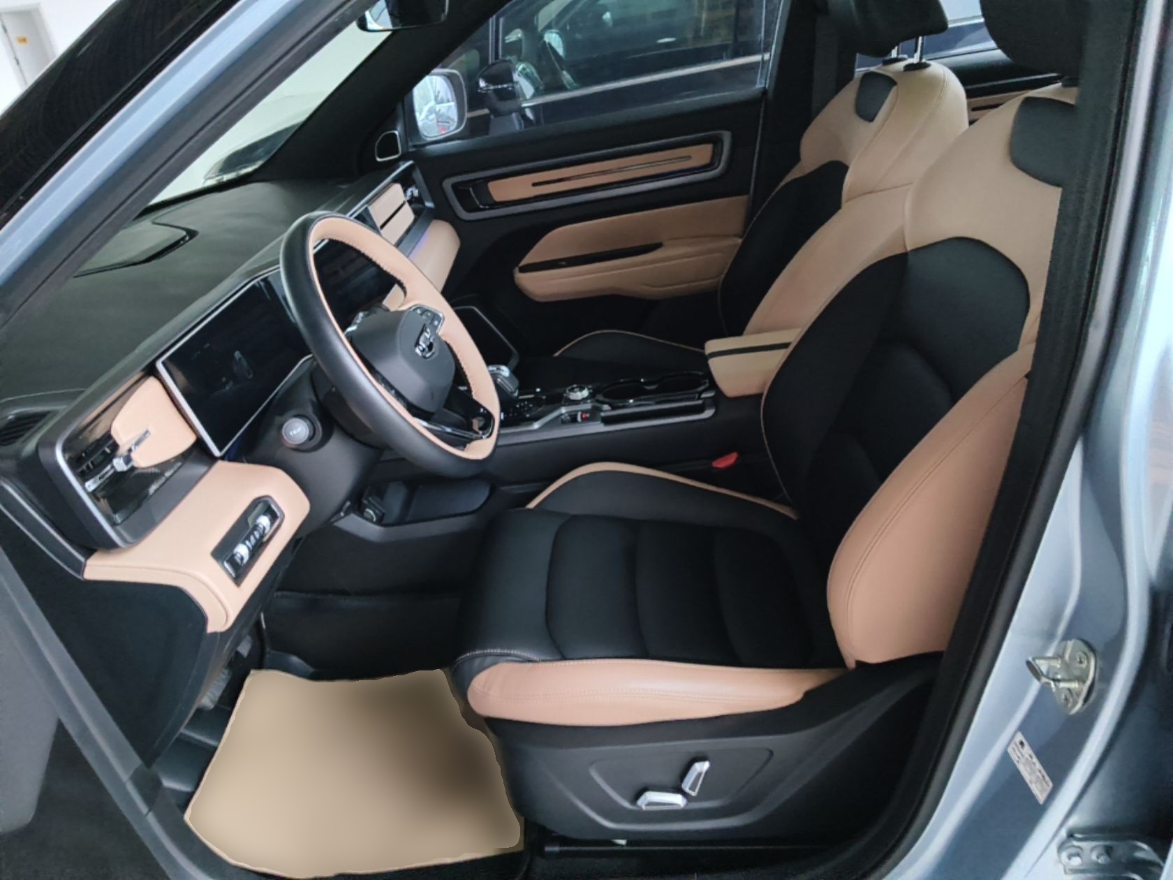 Geely Auto icon 2023 1.5TD Chocolate Luxe Edition — снимка 17