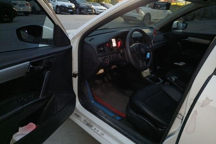 Used Volkswagen Gran Lavida 2013 1.6L Manual Fashion Model
