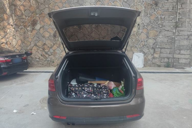 Used Volkswagen Gran Lavida 2013 1.4 TSI Automatic Comfort Model Trunk