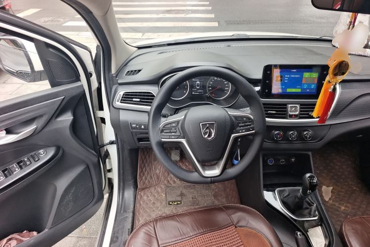 Used Baojun 730 2019 1.5L Manual Fashion Model 7-seater China VI Steering Wheel