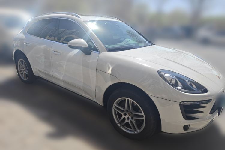 Used Porsche Macan 2017 Macan 2.0T Front Right 45 Deg
