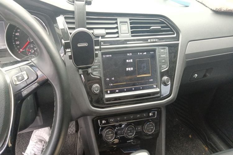 Used Volkswagen Tiguan L 2018 330TSI Automatic Two-Wheel Drive Luxury Edition Audio And AC Panel