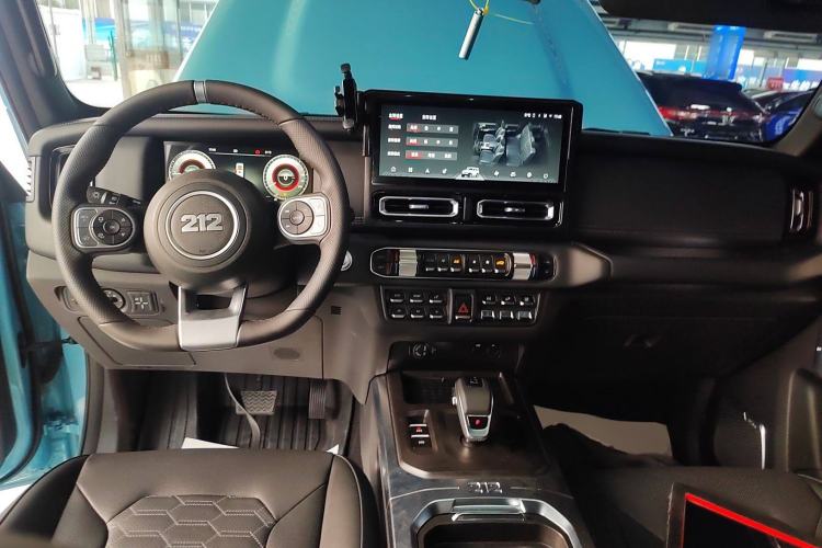 Used 212 T01 2025 2.0T Changfeng