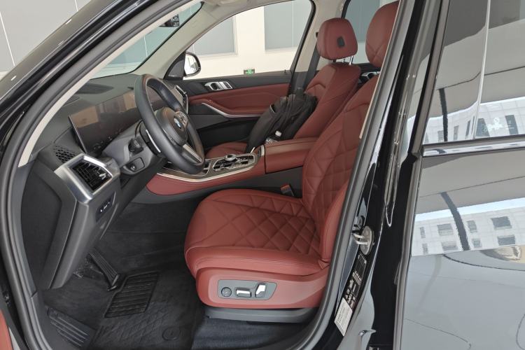 Used BMW X5 2023 xDrive 30Li Luxury M Sport Night Edition Package Left Front Seat